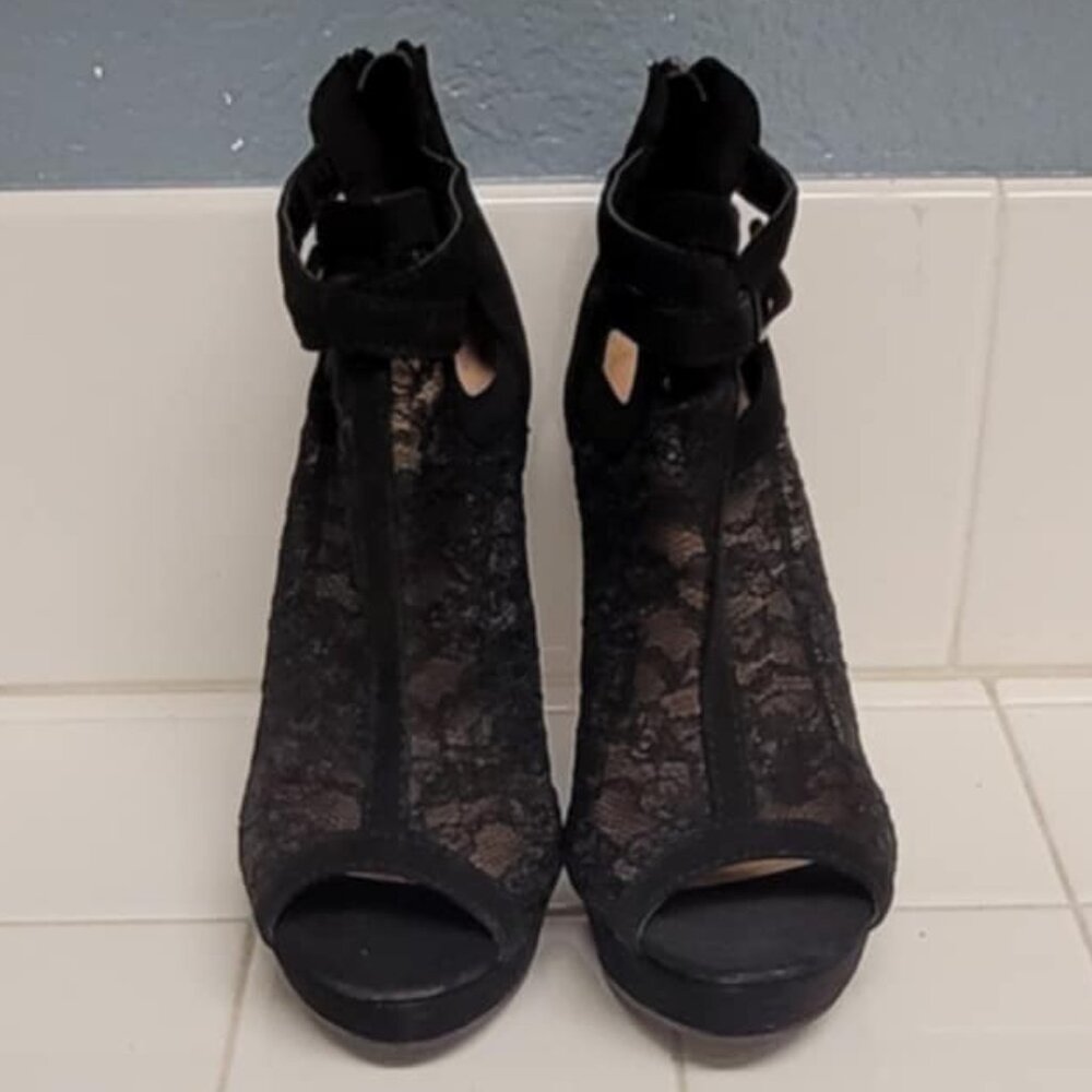 Top Moda black lacy heels